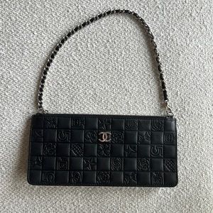 Chanel Black Charm Square Quilt Mini
Shoulder Bag